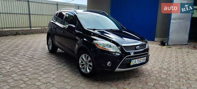 Позашляховик / Кросовер Ford Kuga 2012 в 