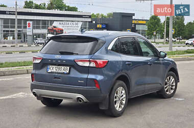 Позашляховик / Кросовер Ford Kuga 2023 в 