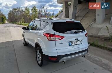 Внедорожник / Кроссовер Ford Kuga 2013 в 