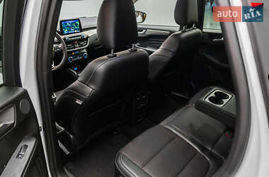 Внедорожник / Кроссовер Ford Kuga 2021 в 