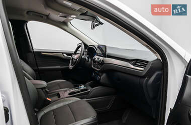 Внедорожник / Кроссовер Ford Kuga 2021 в 