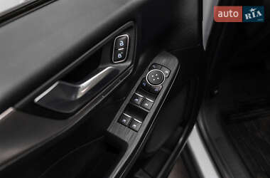 Внедорожник / Кроссовер Ford Kuga 2021 в 