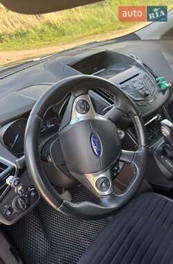 Внедорожник / Кроссовер Ford Kuga 2013 в 