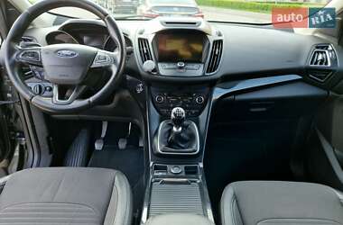 Внедорожник / Кроссовер Ford Kuga 2017 в 