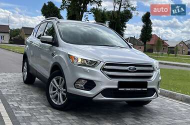Внедорожник / Кроссовер Ford Kuga 2016 в 