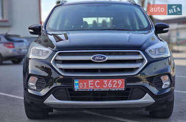 Позашляховик / Кросовер Ford Kuga 2019 в 