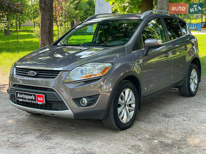 Позашляховик / Кросовер Ford Kuga 2012 в 