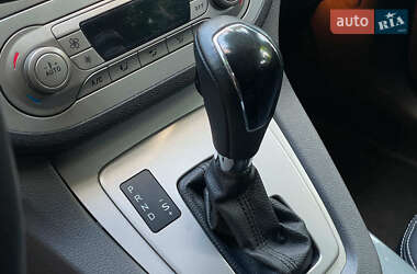 Позашляховик / Кросовер Ford Kuga 2012 в 