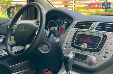 Позашляховик / Кросовер Ford Kuga 2012 в 