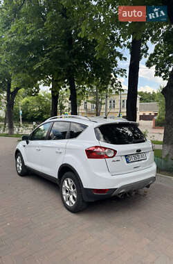 Позашляховик / Кросовер Ford Kuga 2012 в 