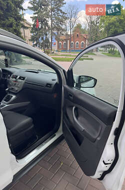 Позашляховик / Кросовер Ford Kuga 2012 в 