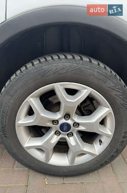 Позашляховик / Кросовер Ford Kuga 2012 в 