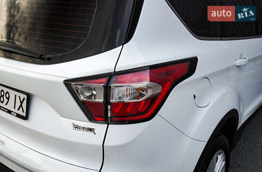Позашляховик / Кросовер Ford Kuga 2019 в 