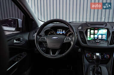 Позашляховик / Кросовер Ford Kuga 2019 в 