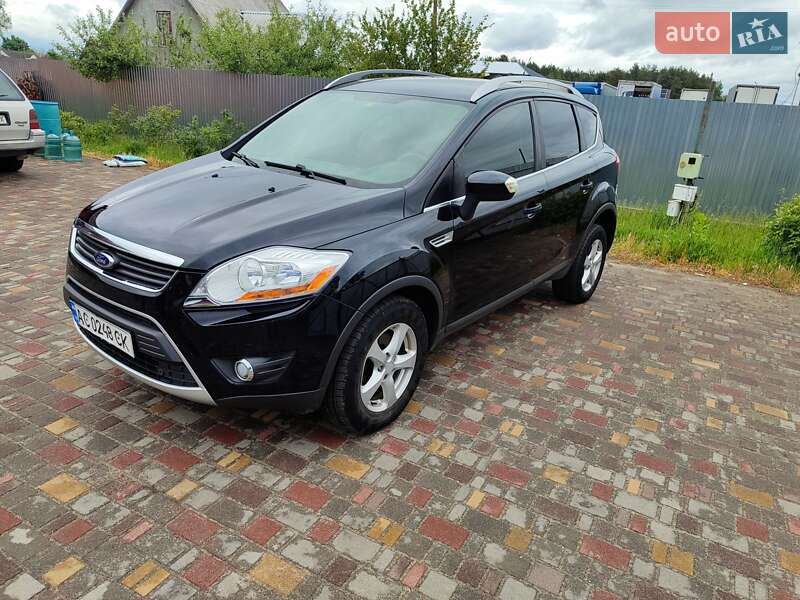 Внедорожник / Кроссовер Ford Kuga 2011 в 
