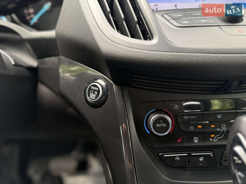 Внедорожник / Кроссовер Ford Kuga 2019 в Киеве