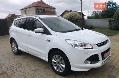 Позашляховик / Кросовер Ford Kuga 2016 в 