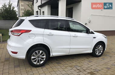 Позашляховик / Кросовер Ford Kuga 2016 в 