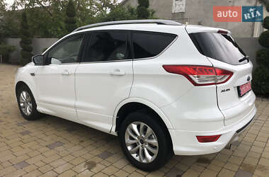 Позашляховик / Кросовер Ford Kuga 2016 в 