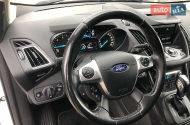 Позашляховик / Кросовер Ford Kuga 2016 в 