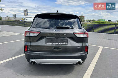 Внедорожник / Кроссовер Ford Kuga 2021 в 