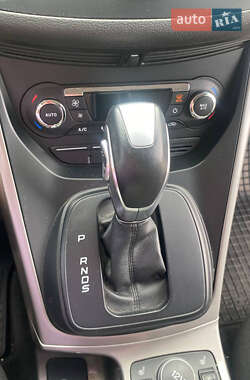 Внедорожник / Кроссовер Ford Kuga 2013 в 