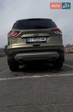 Внедорожник / Кроссовер Ford Kuga 2015 в 