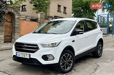 Внедорожник / Кроссовер Ford Kuga 2017 в Киеве