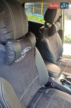 Позашляховик / Кросовер Ford Kuga 2013 в 