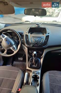 Позашляховик / Кросовер Ford Kuga 2013 в 