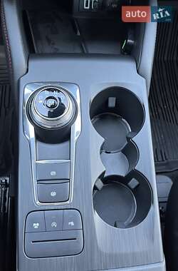 Позашляховик / Кросовер Ford Kuga 2021 в 