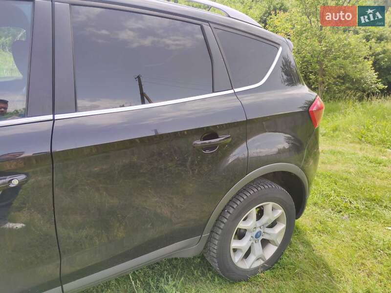Внедорожник / Кроссовер Ford Kuga 2012 в Миргороде