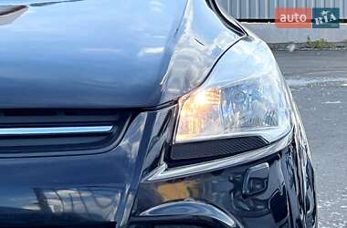 Позашляховик / Кросовер Ford Kuga 2016 в 