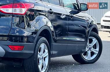 Позашляховик / Кросовер Ford Kuga 2016 в 