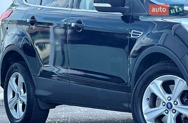 Позашляховик / Кросовер Ford Kuga 2016 в 