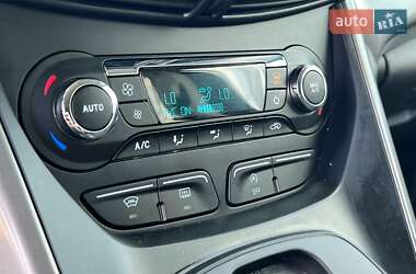 Позашляховик / Кросовер Ford Kuga 2016 в 