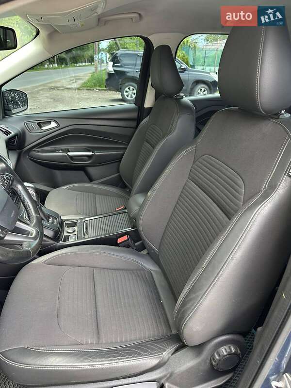 Позашляховик / Кросовер Ford Kuga 2019 в Чернівцях