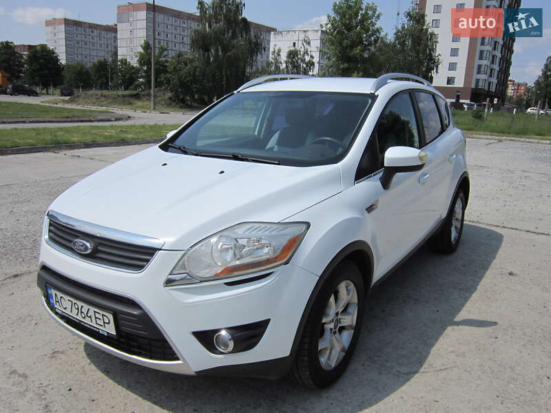 Позашляховик / Кросовер Ford Kuga 2011 в Цумані