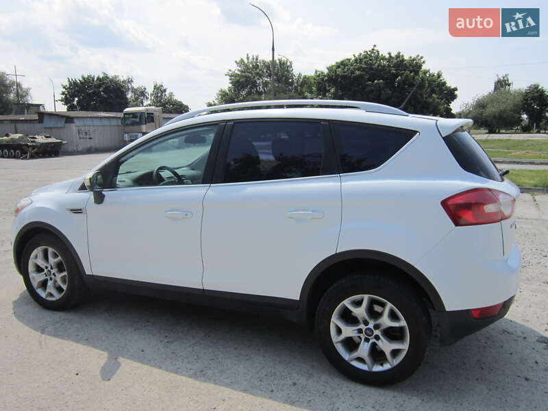 Позашляховик / Кросовер Ford Kuga 2011 в Цумані