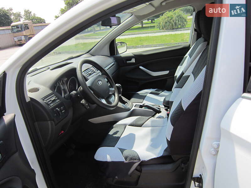 Позашляховик / Кросовер Ford Kuga 2011 в Цумані