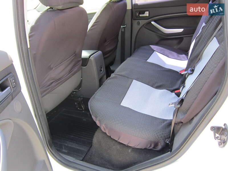 Позашляховик / Кросовер Ford Kuga 2011 в Цумані