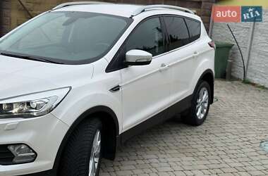 Внедорожник / Кроссовер Ford Kuga 2019 в 