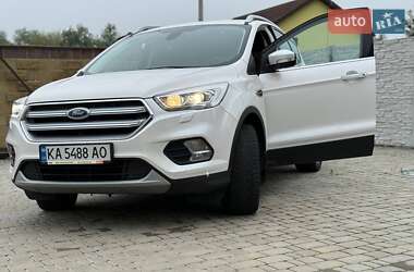 Внедорожник / Кроссовер Ford Kuga 2019 в 