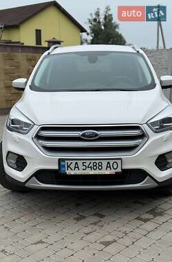 Внедорожник / Кроссовер Ford Kuga 2019 в 