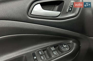 Внедорожник / Кроссовер Ford Kuga 2013 в 