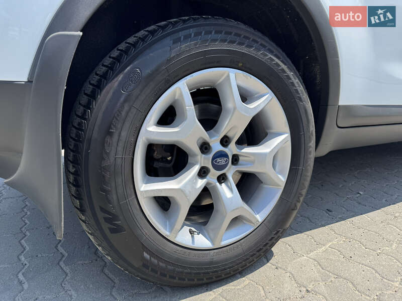 Внедорожник / Кроссовер Ford Kuga 2010 в Надворной