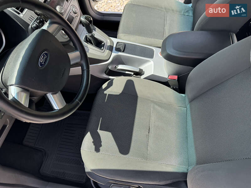 Внедорожник / Кроссовер Ford Kuga 2010 в Надворной
