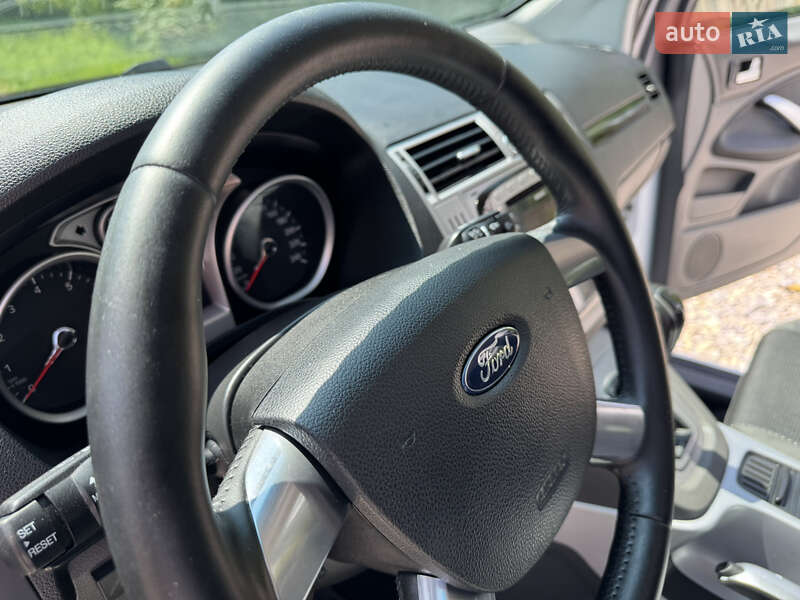 Внедорожник / Кроссовер Ford Kuga 2010 в Надворной
