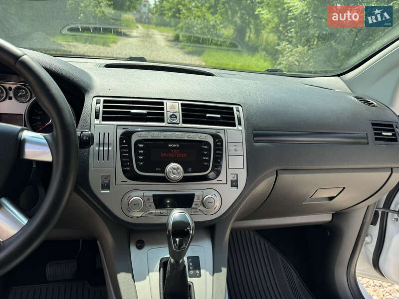Внедорожник / Кроссовер Ford Kuga 2010 в Надворной
