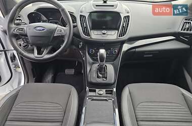 Внедорожник / Кроссовер Ford Kuga 2019 в 